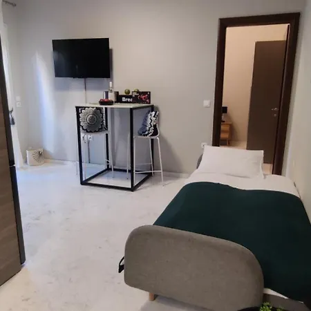 Jasmine Garden - Yard *