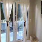 Jasmine Garden - Yard Apartment *