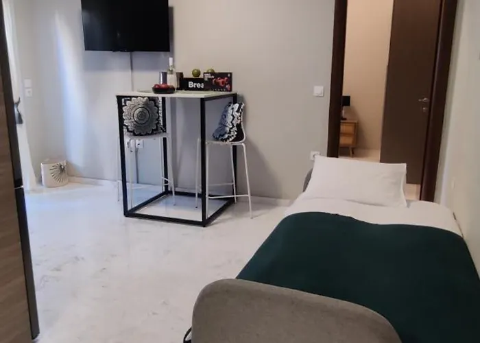 Jasmine Garden - Yard *