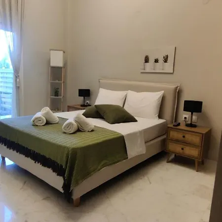 Jasmine Garden - Yard