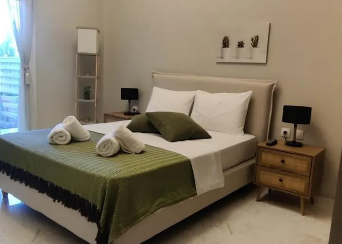 Jasmine Garden - Yard