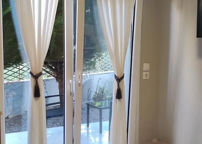 Jasmine Garden - Yard Apartment *